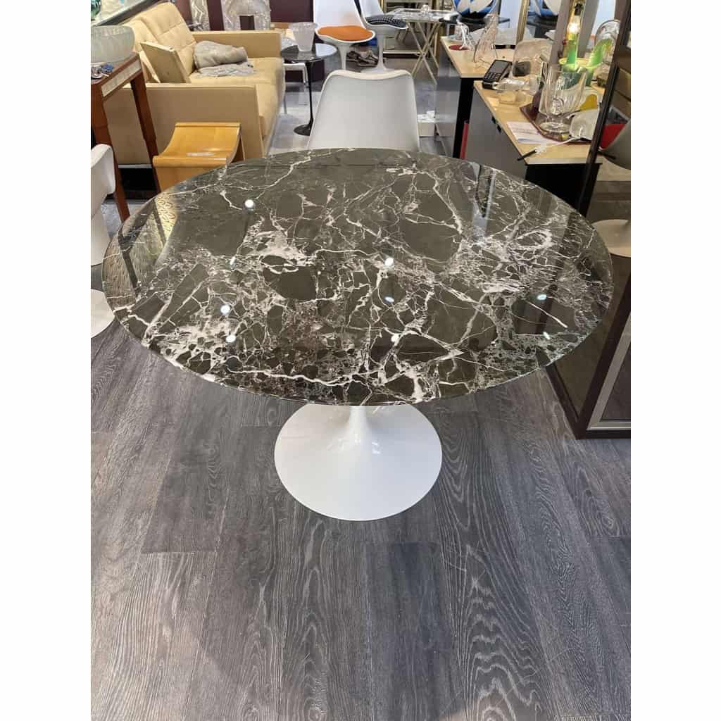 Knoll & Eero Saarinen , Table « Tulip » Marbre Vert imperial 107 cm | Biron Knoll & Eero Saarinen , Table "Tulip" Marbre Vert imperial 107 cm