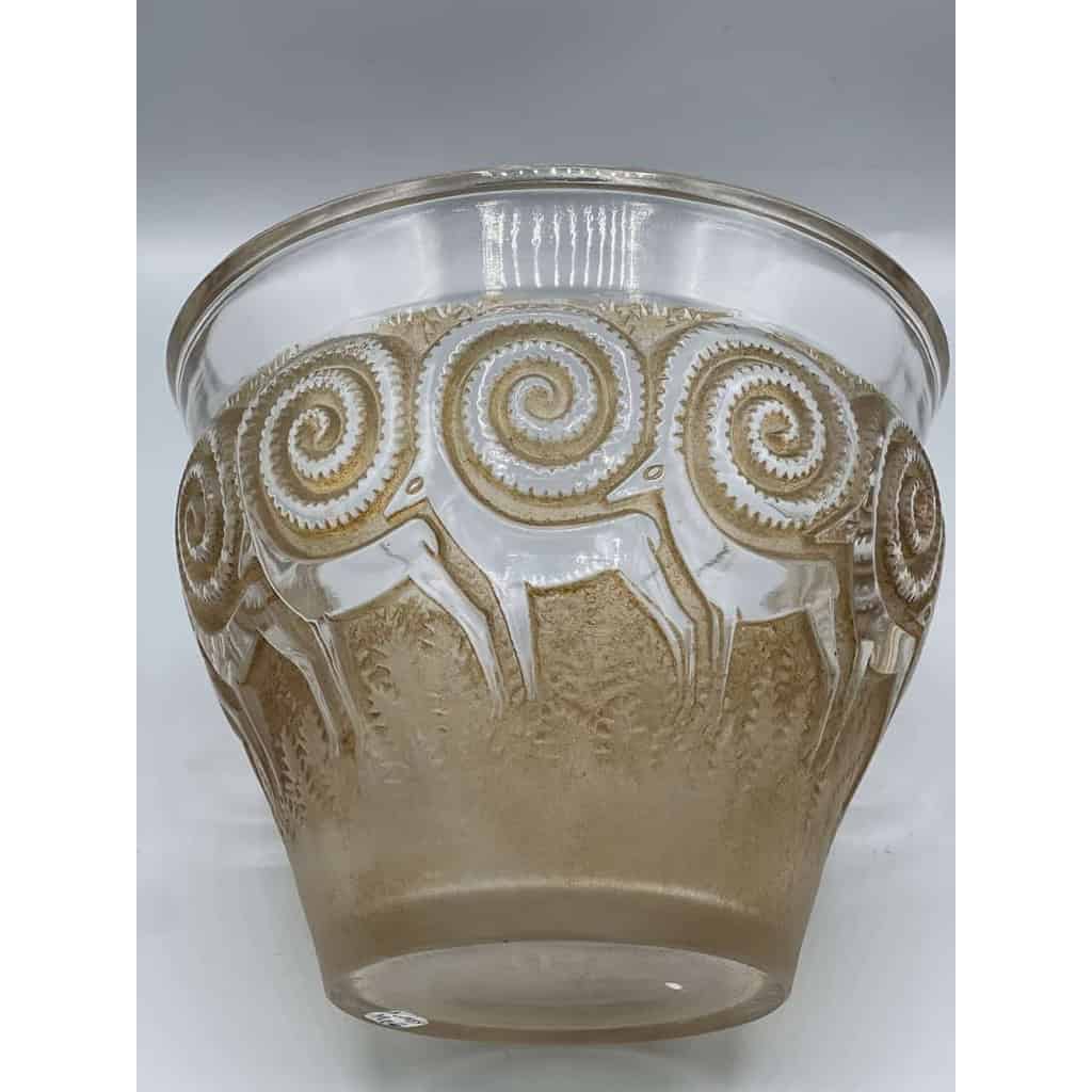 René LALIQUE (1860 – 1945) Vase Rennes – 1933 | Biron René LALIQUE (1860 - 1945) Vase Rennes - 1933