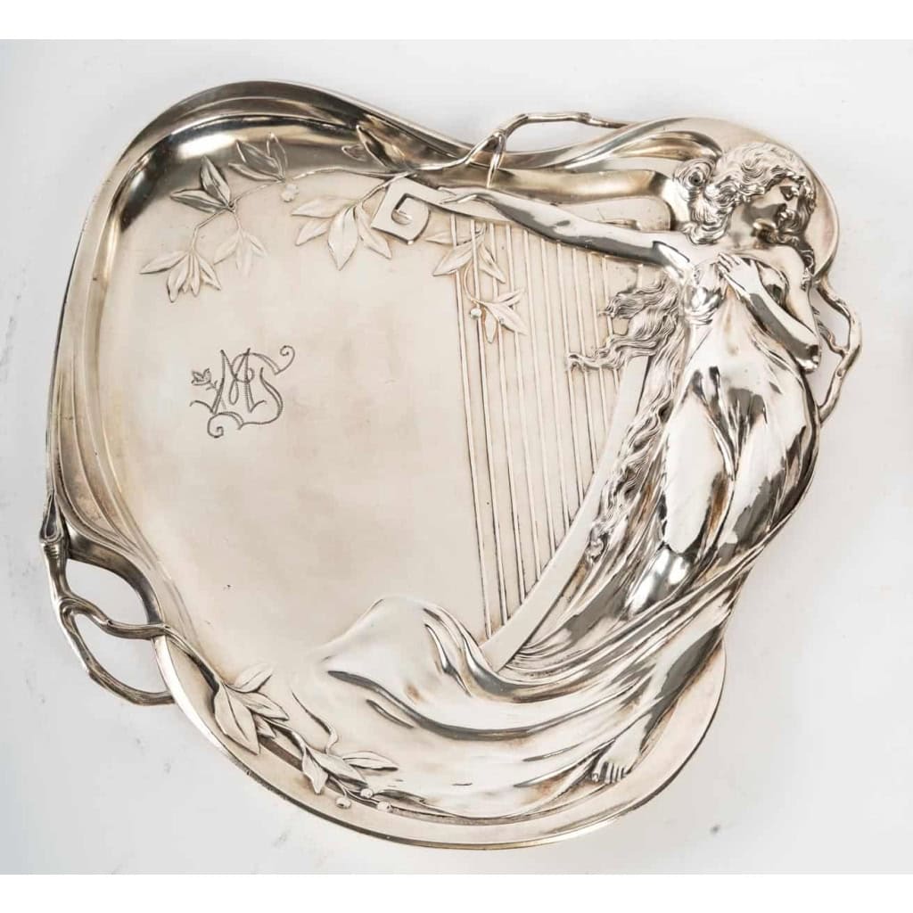 2 assiettes en métal argenté, 1900