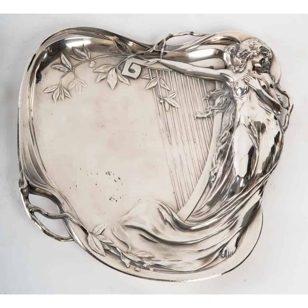 2 assiettes en métal argenté, 1900