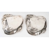 2 assiettes en métal argenté, 1900