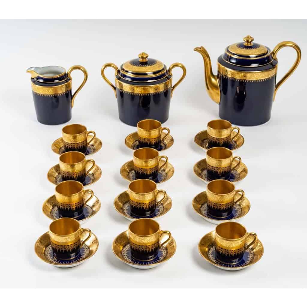 Service à café bleu de Sèvres à double incrustations, 1920 | Biron ||||||||||||||||||