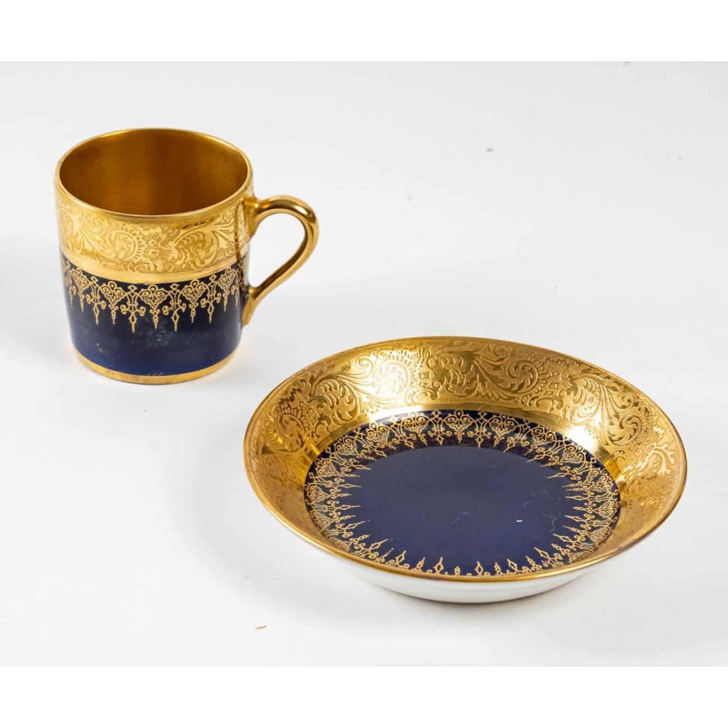 Service à café bleu de Sèvres à double incrustations, 1920 | Biron Service à café bleu de Sèvres à double incrustations, 1920