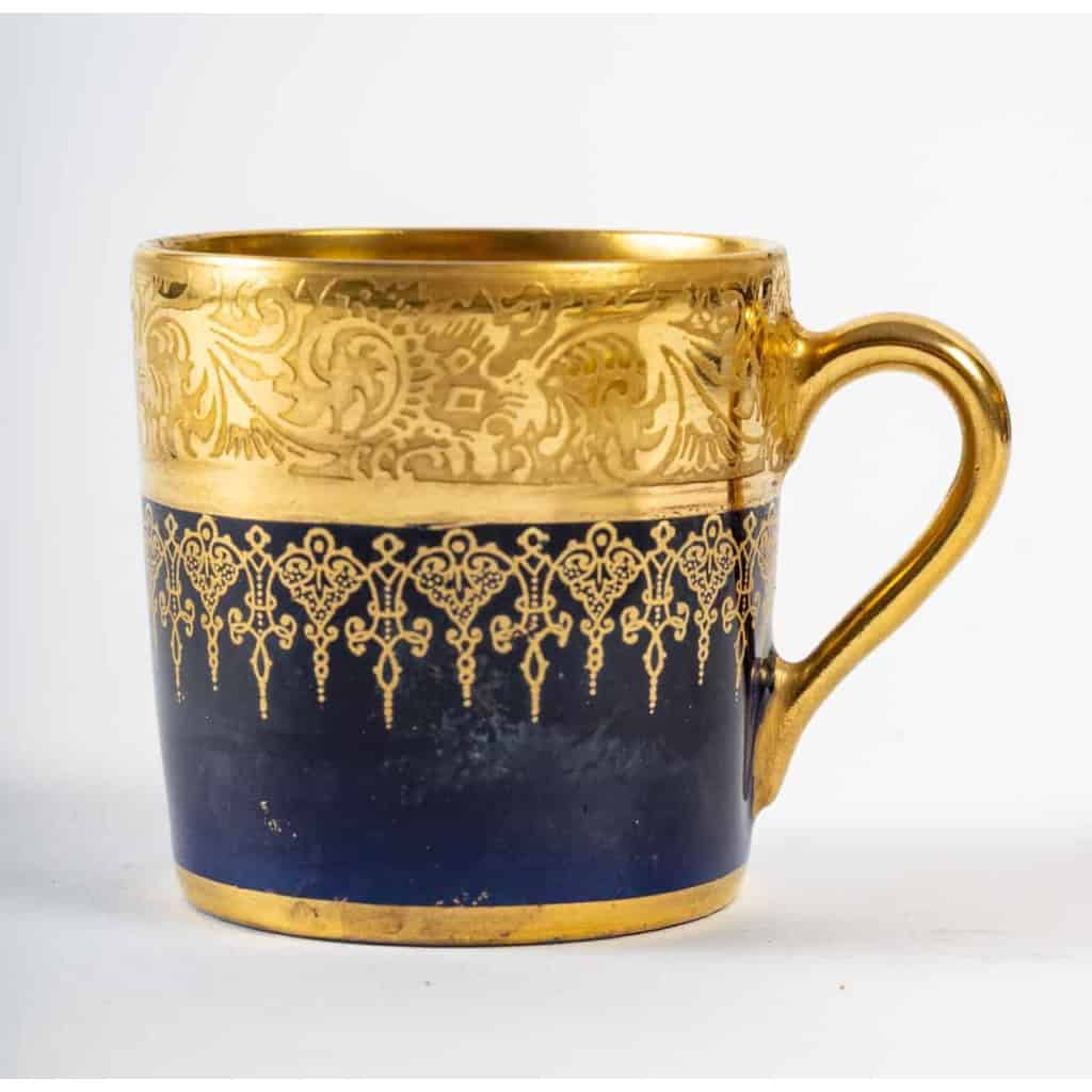 Service à café bleu de Sèvres à double incrustations, 1920 | Biron Service à café bleu de Sèvres à double incrustations, 1920
