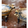 Paire de petites coupes en bronze doré, argenté et patiné dans le goût de Lievre