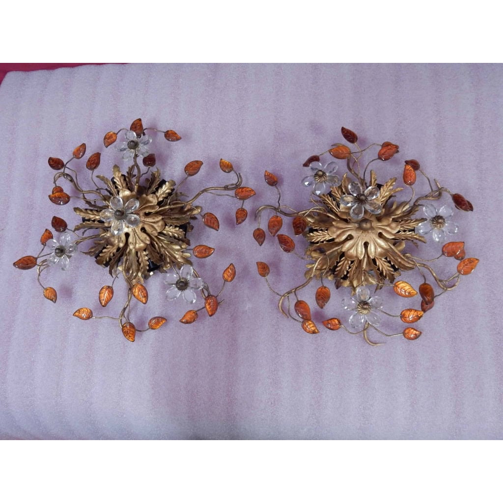 1970′ Paire de Plafonniers ou Appliques à Décor de Fleurs et Feuilles en Métal Doré Style Maison Baguès ou Banci | Biron 1970′ Paire de Plafonniers ou Appliques à Décor de Fleurs et Feuilles en Métal Doré Style Maison Baguès ou Banci
