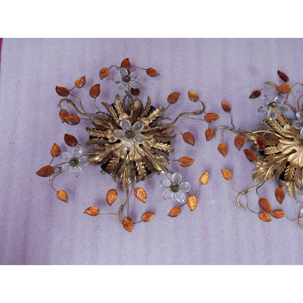 1970′ Paire de Plafonniers ou Appliques à Décor de Fleurs et Feuilles en Métal Doré Style Maison Baguès ou Banci | Biron 1970′ Paire de Plafonniers ou Appliques à Décor de Fleurs et Feuilles en Métal Doré Style Maison Baguès ou Banci