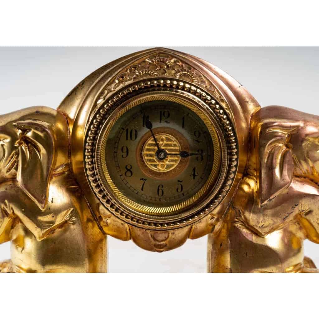 Pendulette de bureau aux éléphants, XXème siècle, Art Nouveau | Biron Pendulette de bureau aux éléphants, XXème siècle, Art Nouveau