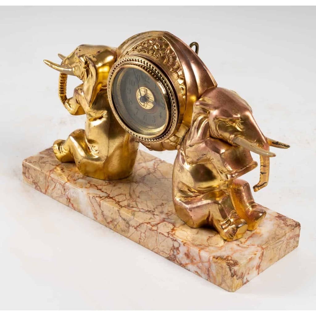 Pendulette de bureau aux éléphants, XXème siècle, Art Nouveau | Biron Pendulette de bureau aux éléphants, XXème siècle, Art Nouveau
