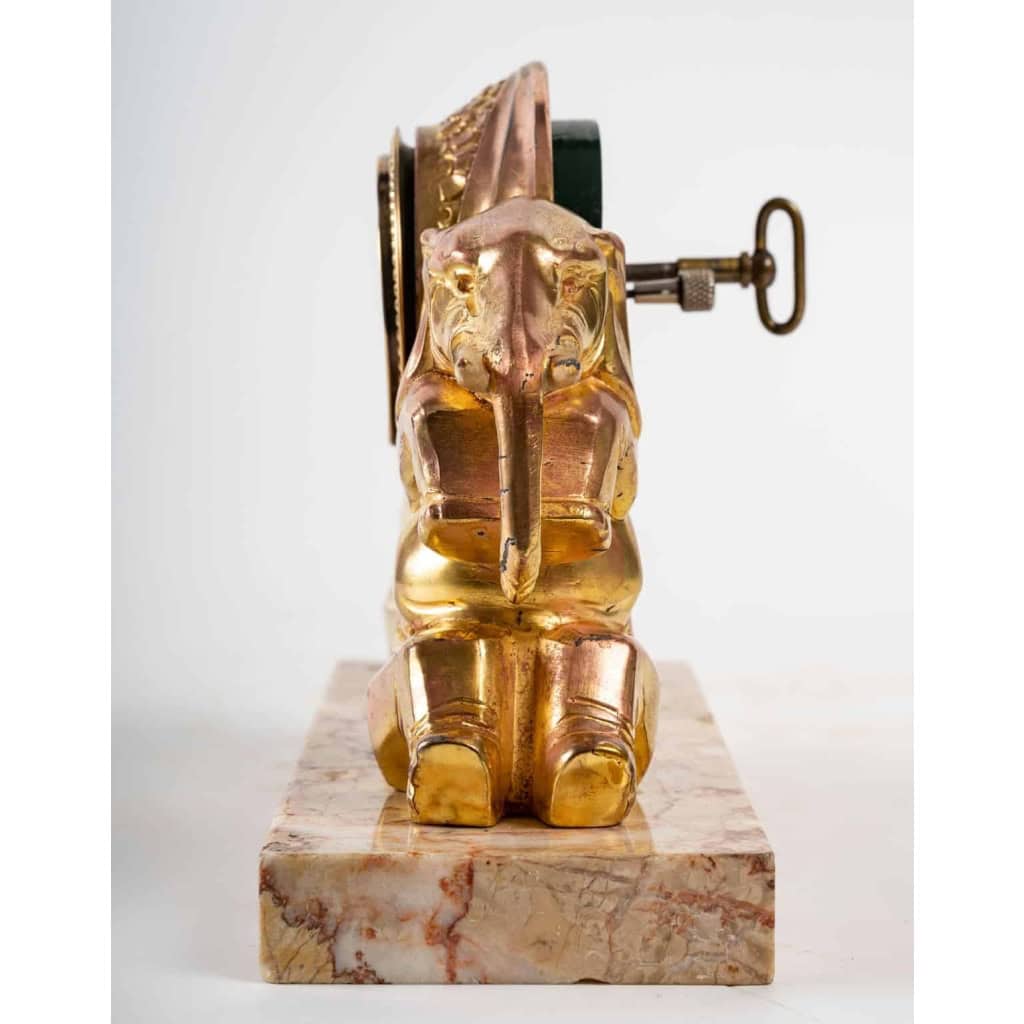 Pendulette de bureau aux éléphants, XXème siècle, Art Nouveau | Biron Pendulette de bureau aux éléphants, XXème siècle, Art Nouveau