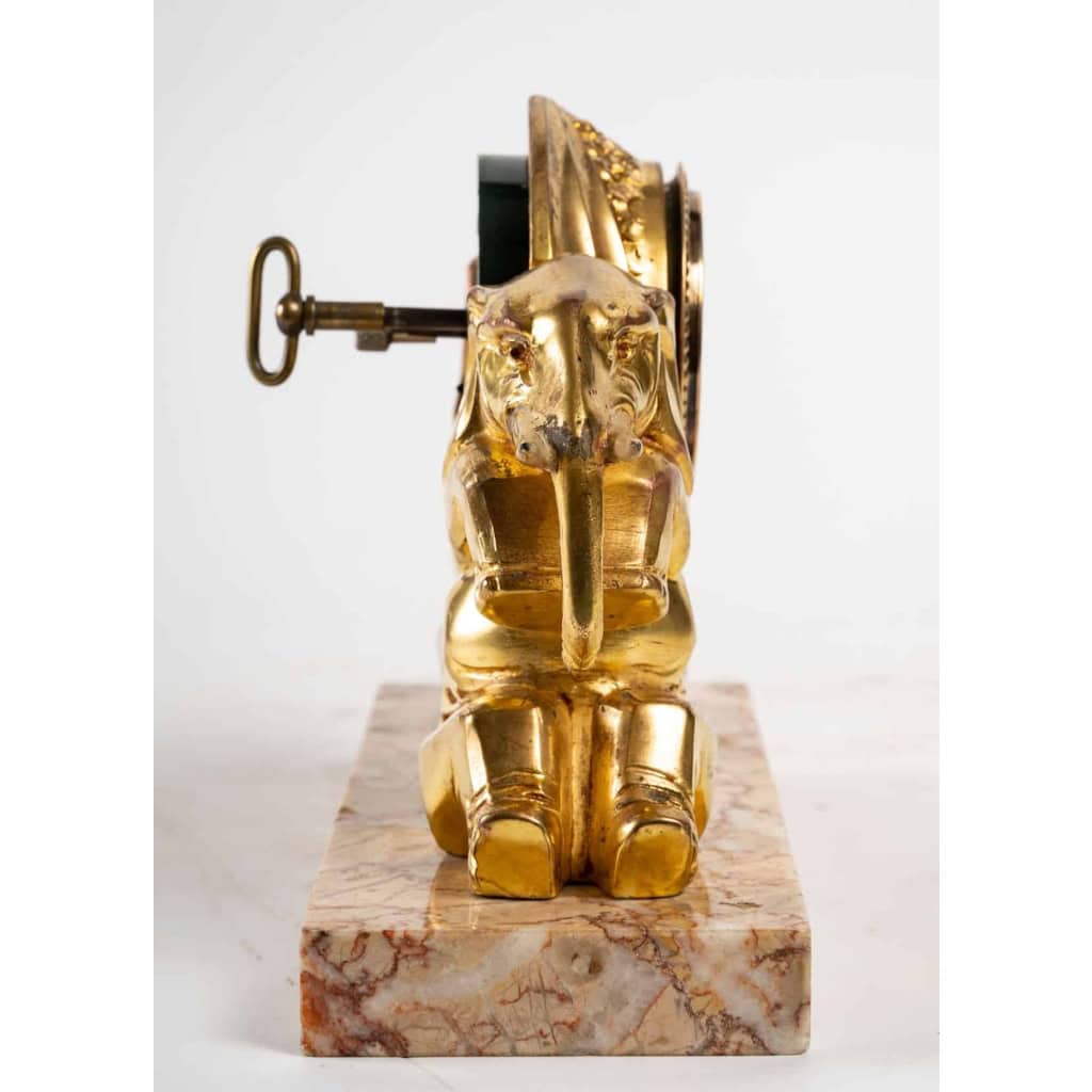 Pendulette de bureau aux éléphants, XXème siècle, Art Nouveau | Biron Pendulette de bureau aux éléphants, XXème siècle, Art Nouveau