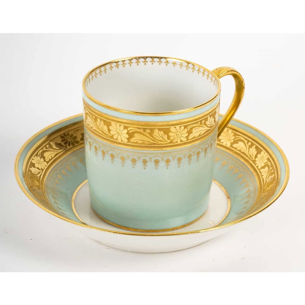 12 tasses couleurs à incrustations or, XIXème siècle | Biron 12 tasses couleurs à incrustations or, XIXème siècle