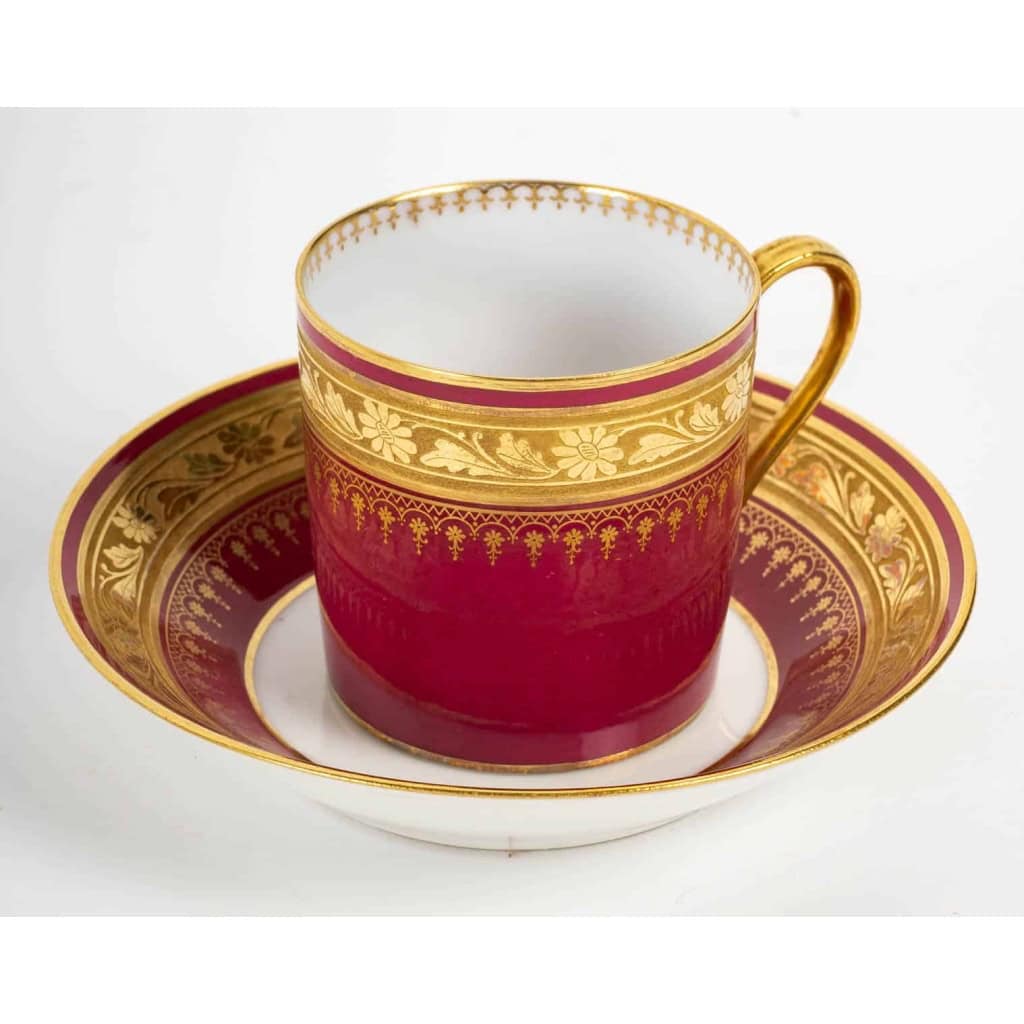 12 tasses couleurs à incrustations or, XIXème siècle | Biron 12 tasses couleurs à incrustations or, XIXème siècle