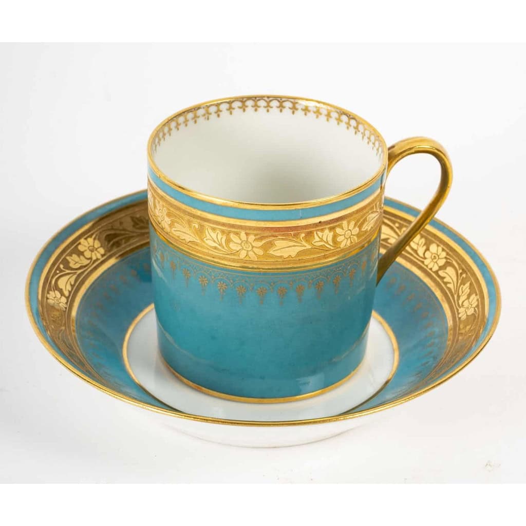 12 tasses couleurs à incrustations or, XIXème siècle | Biron 12 tasses couleurs à incrustations or, XIXème siècle