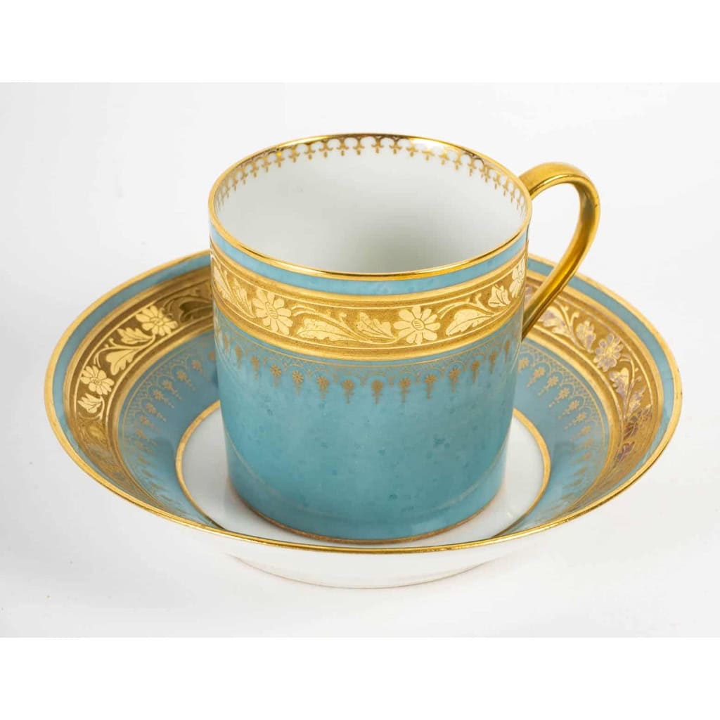 12 tasses couleurs à incrustations or, XIXème siècle | Biron 12 tasses couleurs à incrustations or, XIXème siècle