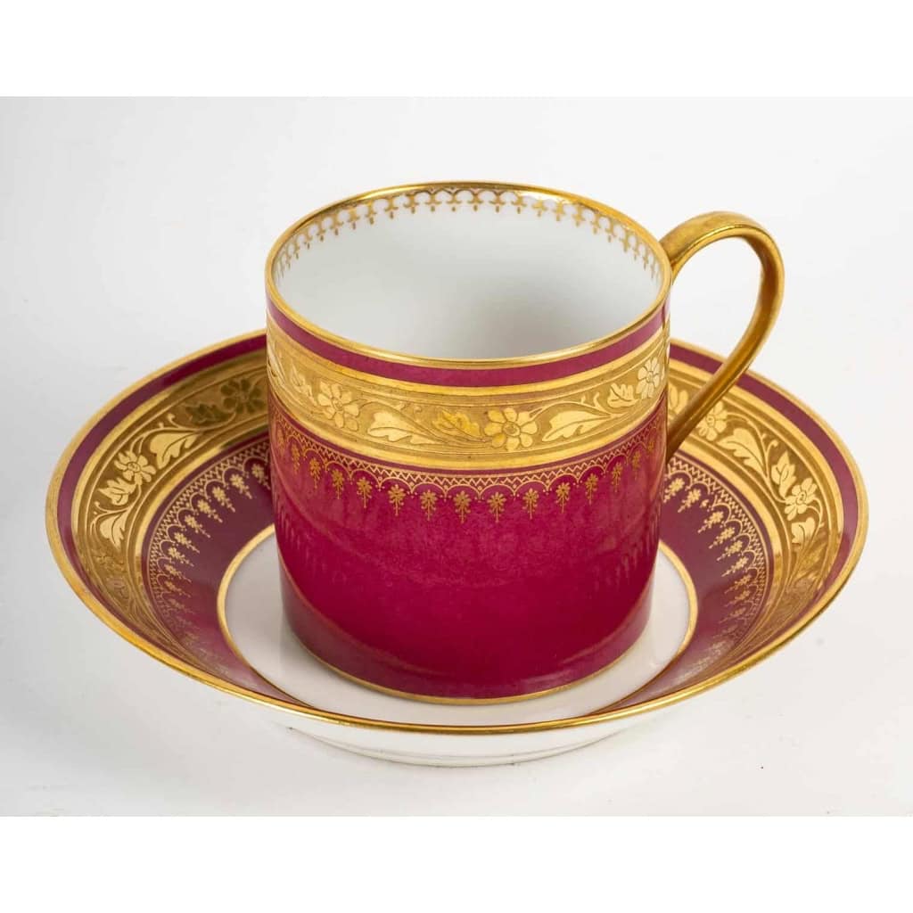 12 tasses couleurs à incrustations or, XIXème siècle | Biron 12 tasses couleurs à incrustations or, XIXème siècle