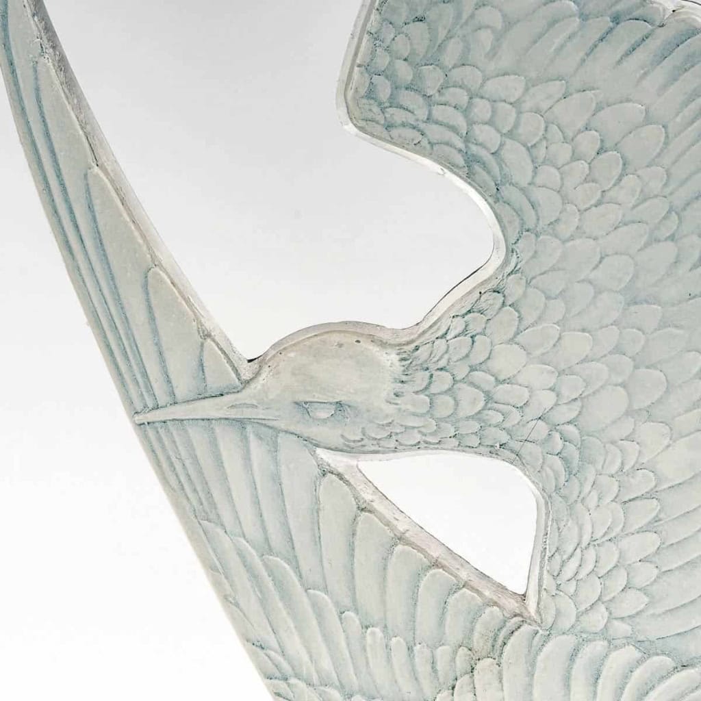 Décoration Surtout « Hirondelles » Verre Blanc Patiné Bleu René LALIQUE | Biron Décoration Surtout "Hirondelles" Verre Blanc Patiné Bleu René LALIQUE