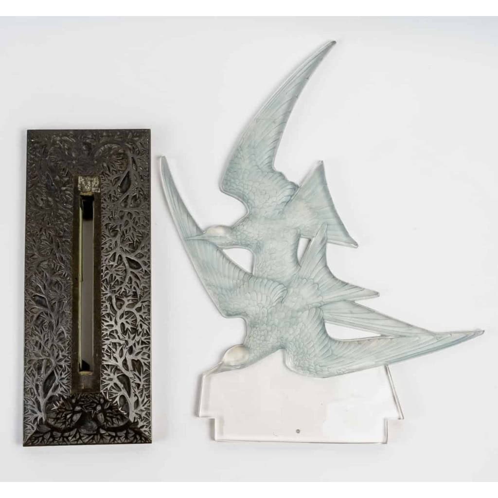 Décoration Surtout « Hirondelles » Verre Blanc Patiné Bleu René LALIQUE | Biron Décoration Surtout "Hirondelles" Verre Blanc Patiné Bleu René LALIQUE