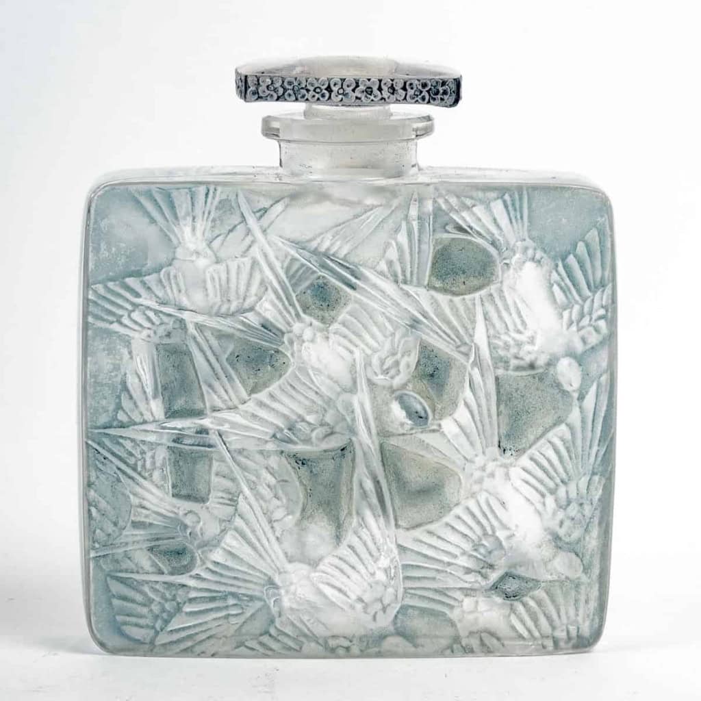 Flacon « Hirondelles » Verre Blanc Patiné Bleu de René LALIQUE | Biron |||||||||