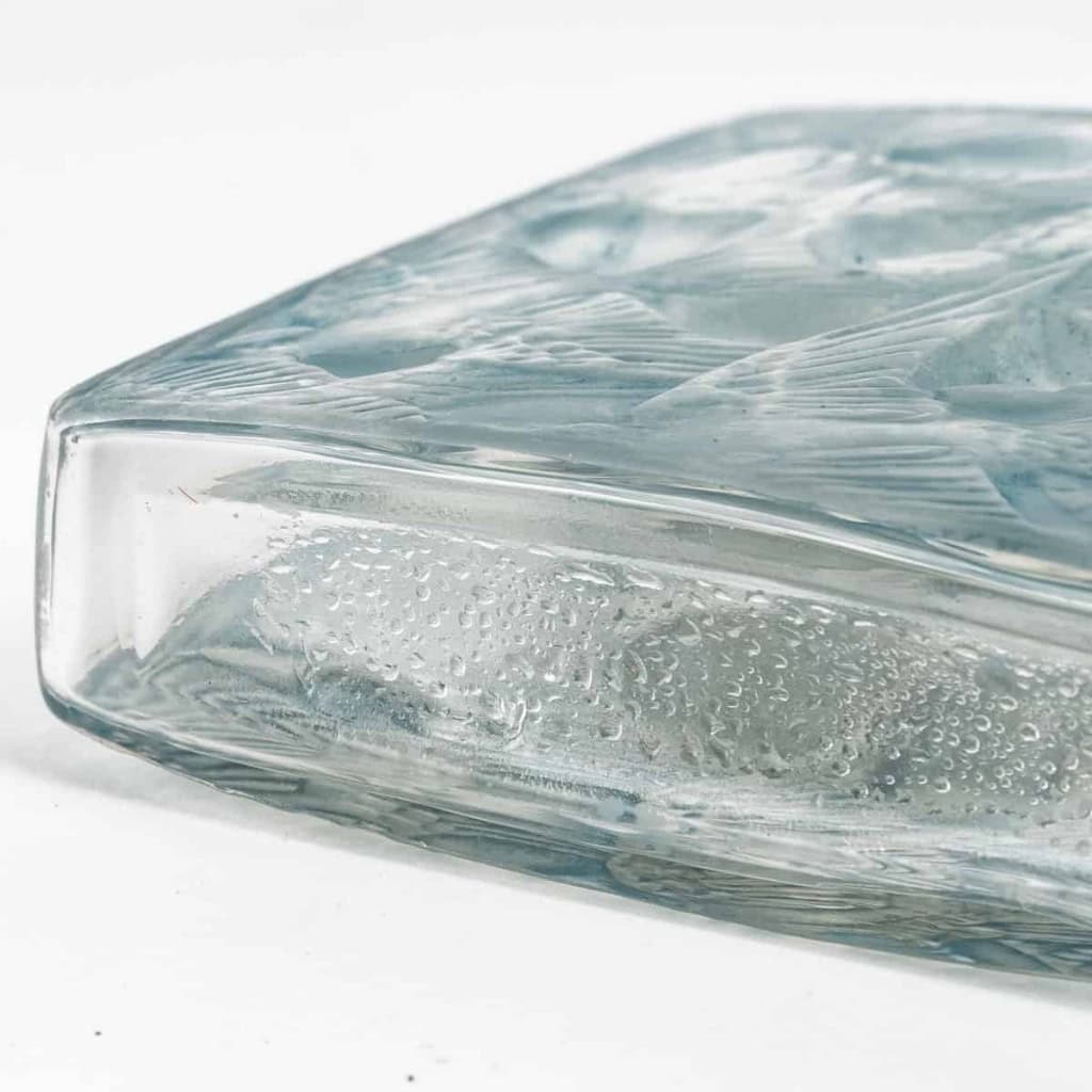Flacon « Hirondelles » Verre Blanc Patiné Bleu de René LALIQUE | Biron Flacon « Hirondelles » Verre Blanc Patiné Bleu de René LALIQUE