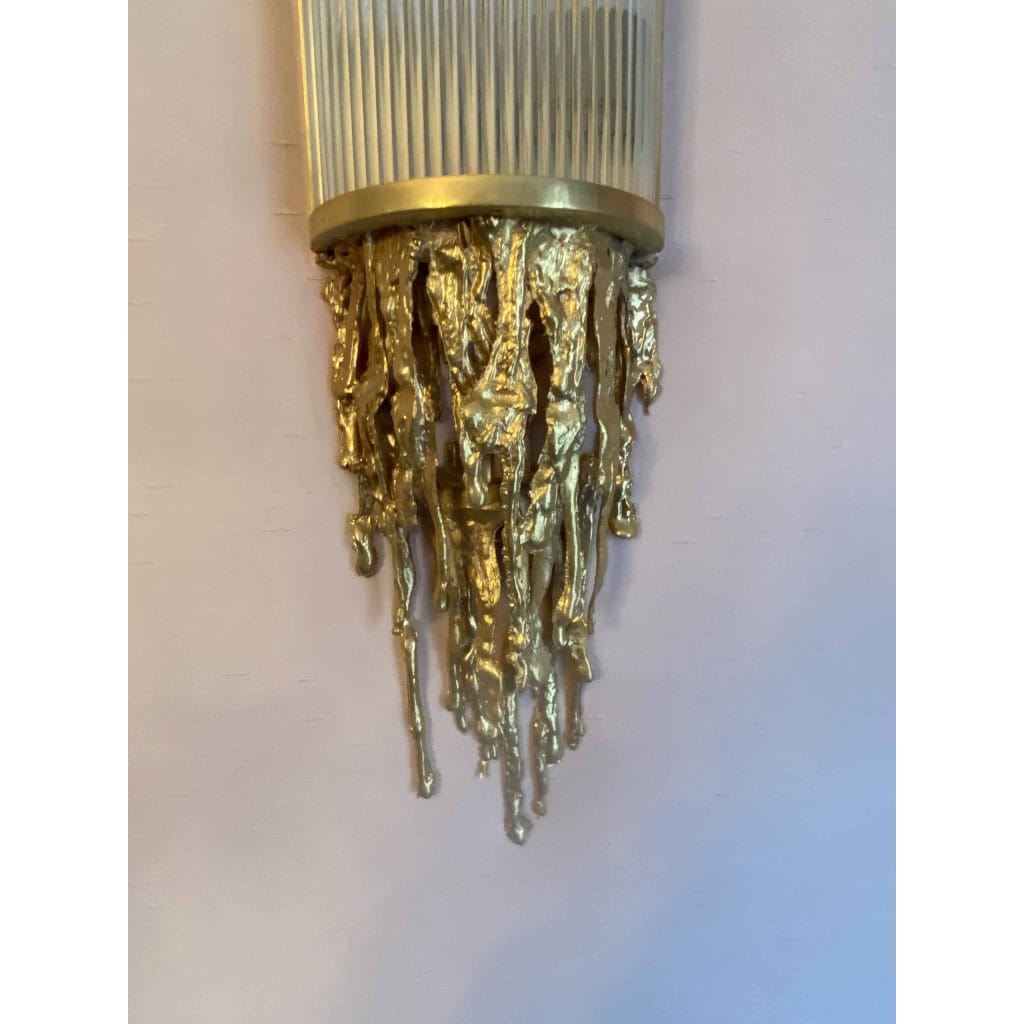 1970′ Paire D’Appliques En Bronze Doré Et Tubes En Verre Par Victor Boeltz Décor Stalagmites et Stalactites H103 cm | Biron 1970′ Paire D’Appliques En Bronze Doré Et Tubes En Verre Par Victor Boeltz Décor Stalagmites et Stalactites H103 cm
