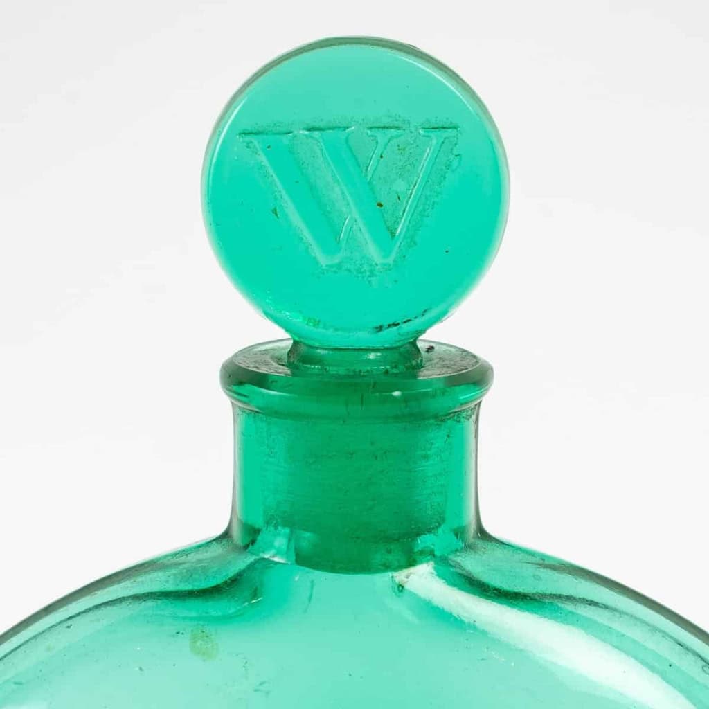 Flacon « Sans Adieu » Verre Vert Emeraude de René LALIQUE pour Worth. | Biron Flacon « Sans Adieu » Verre Vert Emeraude de René LALIQUE pour Worth.