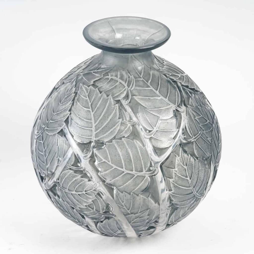 Vase « Milan » Verre Blanc Patiné Bleu Gris de René LALIQUE | Biron Vase "Milan" Verre Blanc Patiné Bleu Gris de René LALIQUE