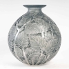 Vase « Milan » Verre Blanc Patiné Bleu Gris de René LALIQUE | Biron Vase "Milan" Verre Blanc Patiné Bleu Gris de René LALIQUE