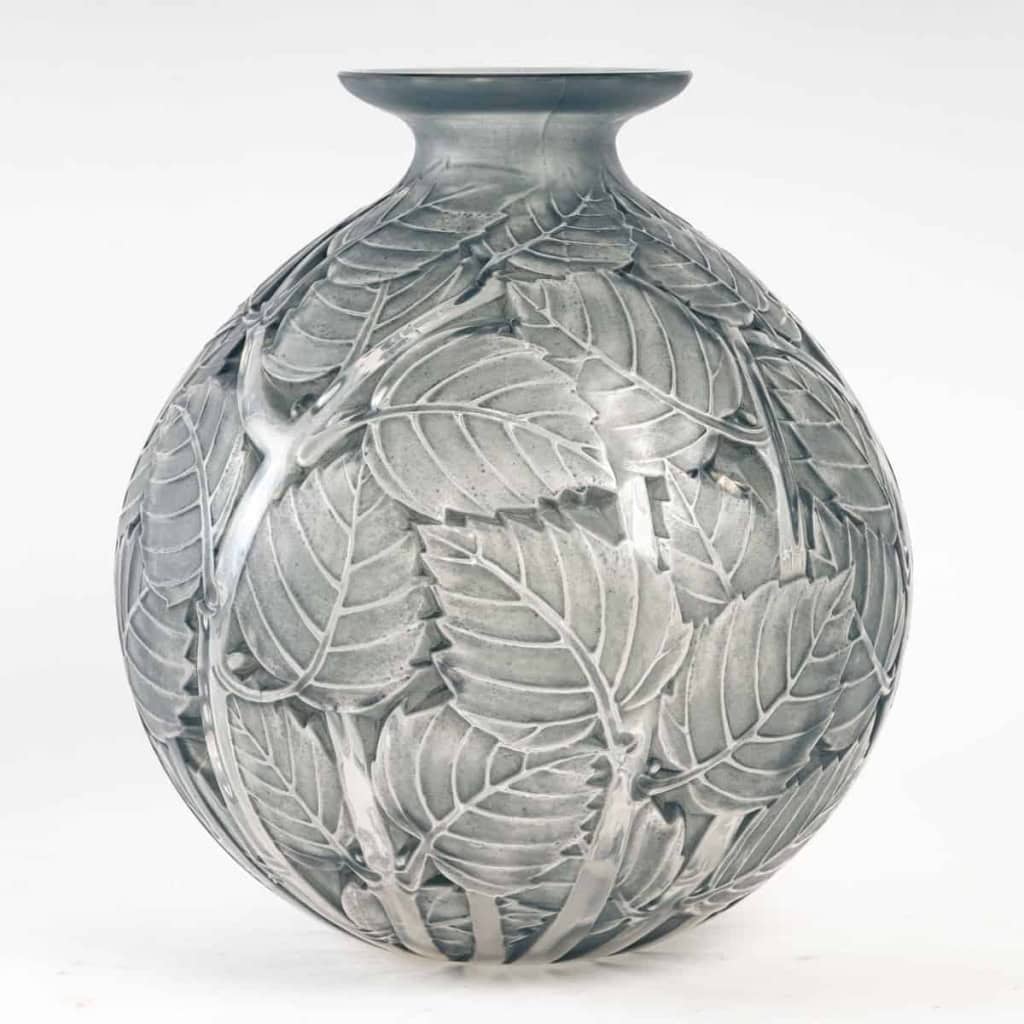 Vase « Milan » Verre Blanc Patiné Bleu Gris de René LALIQUE | Biron Vase "Milan" Verre Blanc Patiné Bleu Gris de René LALIQUE