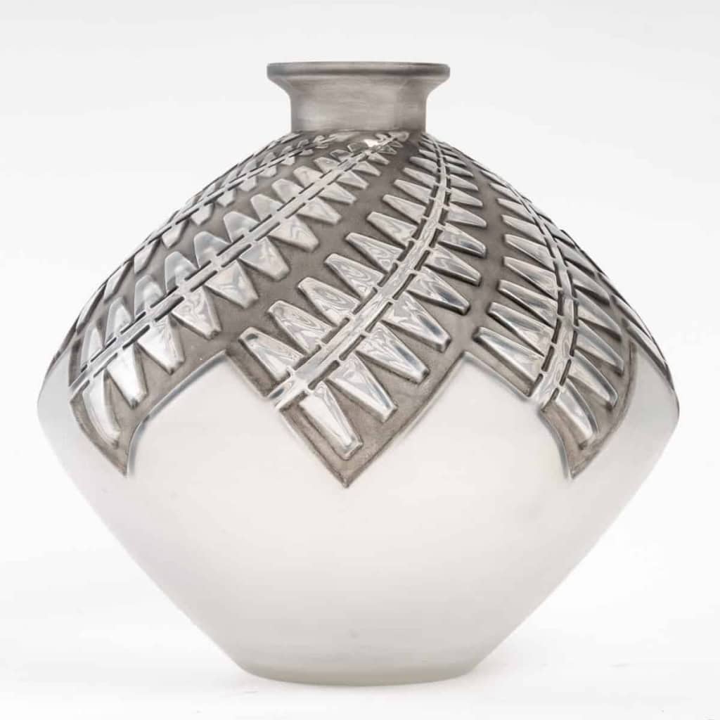Vase « Montargis » Verre Blanc Patiné Gris de René LALIQUE | Biron |||||||