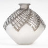 Vase « Montargis » Verre Blanc Patiné Gris de René LALIQUE | Biron Vase "Montargis" Verre Blanc Patiné Gris de René LALIQUE