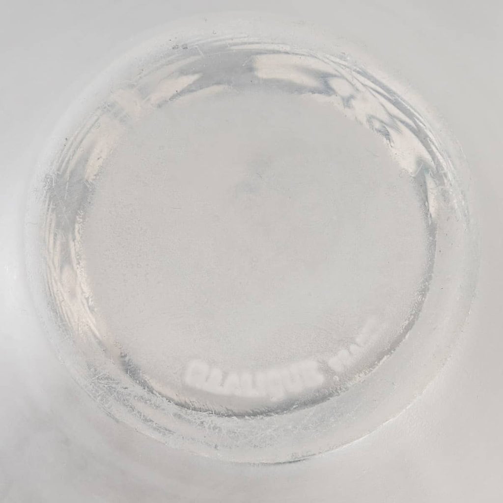 Vase « Montargis » Verre Blanc Patiné Gris de René LALIQUE | Biron Vase "Montargis" Verre Blanc Patiné Gris de René LALIQUE