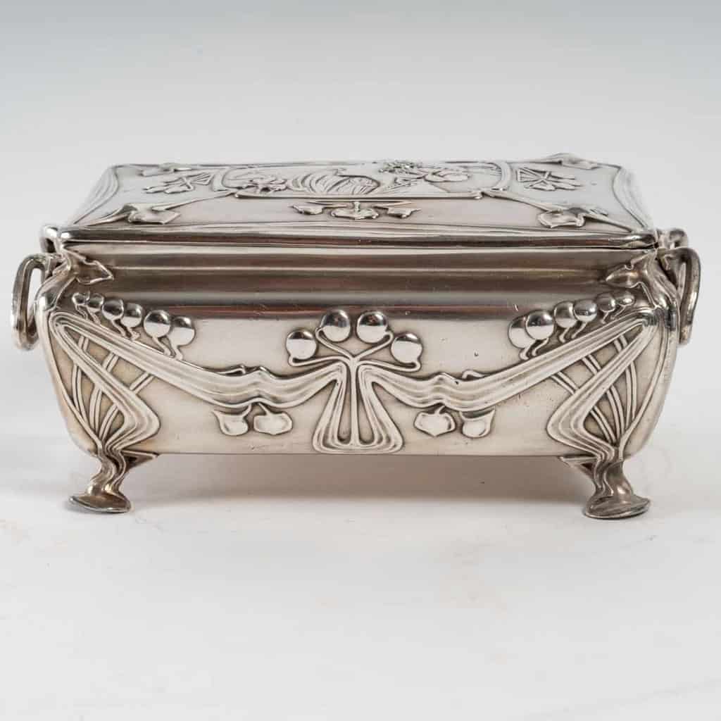 Boîte en métal argenté, 1900 5