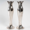 Paire de vases en métal argenté, 1900