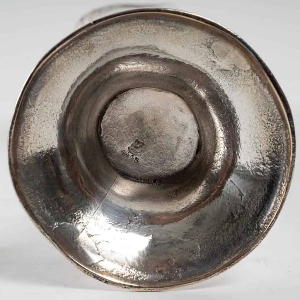 Paire de vases en métal argenté, 1900