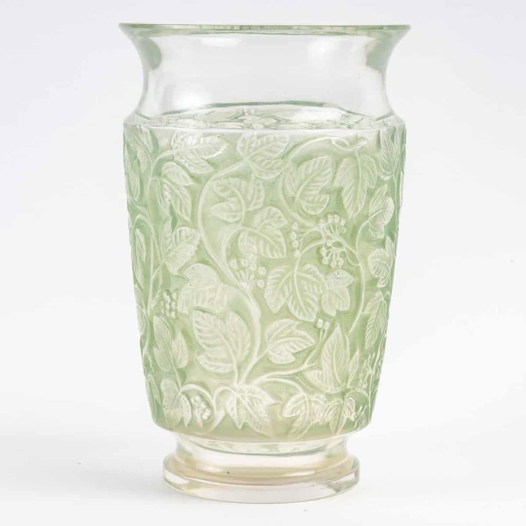 Vase « Deauville » Verre Blanc Patiné Vert de René LALIQUE | Biron Vase "Deauville" Verre Blanc Patiné Vert de René LALIQUE