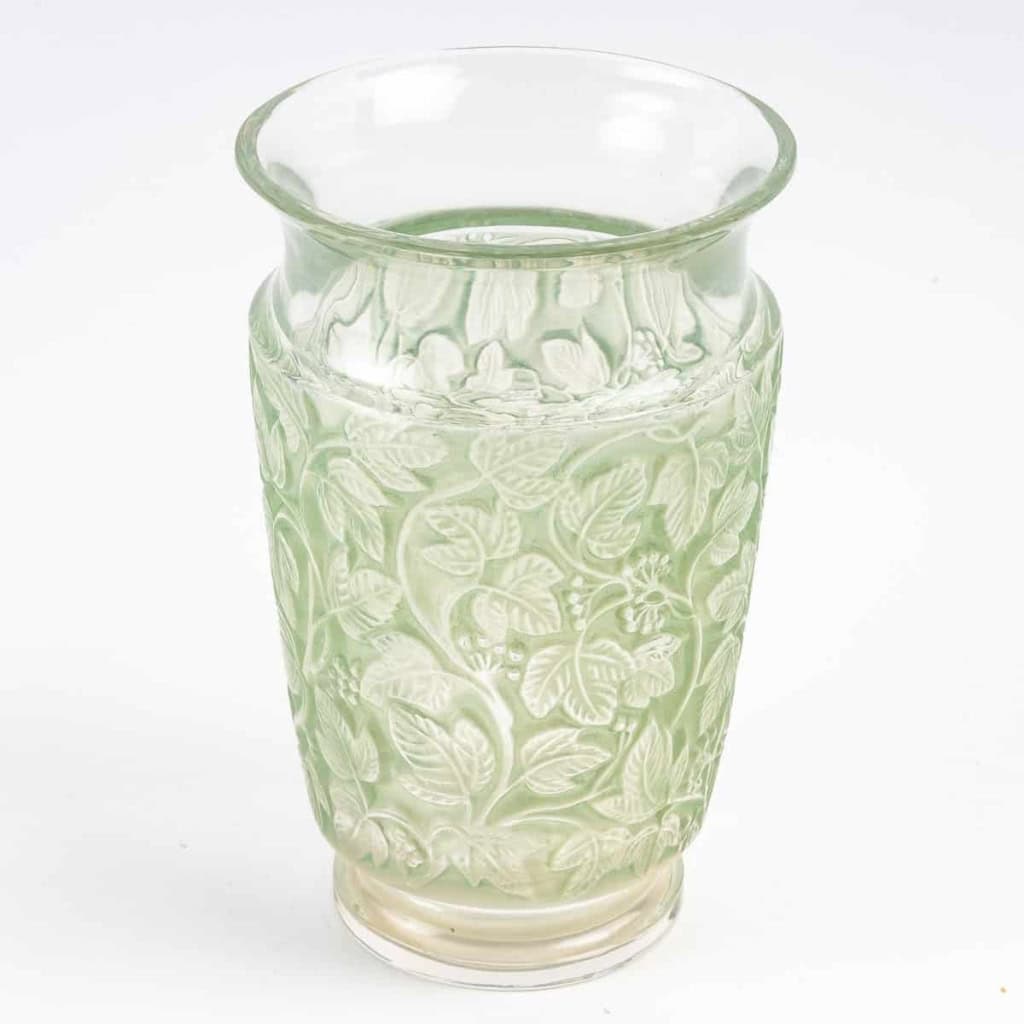 Vase « Deauville » Verre Blanc Patiné Vert de René LALIQUE | Biron Vase "Deauville" Verre Blanc Patiné Vert de René LALIQUE