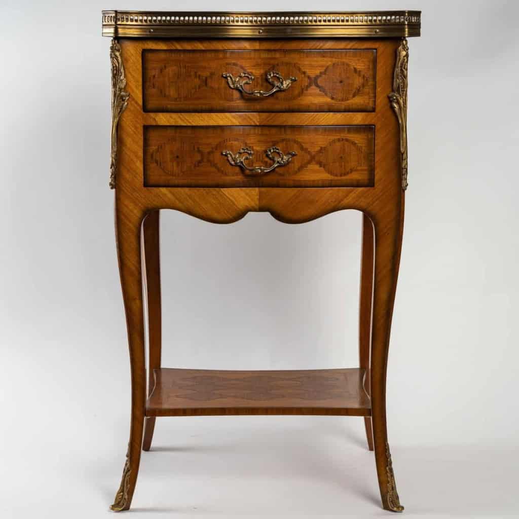 Paire de chevets de style Louis XV.
