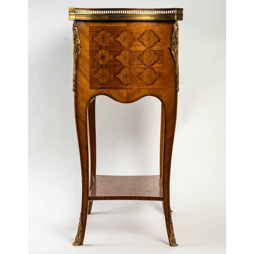 Paire de chevets de style Louis XV.
