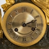 Pendule en bronze doré et patiné d’époque Napoléon III, XIXème siècle | Biron Pendule en bronze doré et patiné d'époque Napoléon III, XIXème siècle