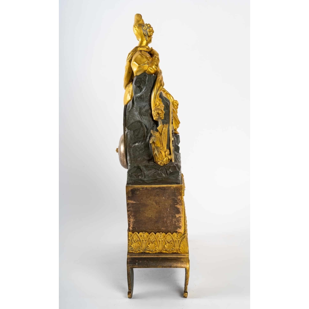Pendule en bronze doré et patiné d’époque Napoléon III, XIXème siècle | Biron Pendule en bronze doré et patiné d'époque Napoléon III, XIXème siècle