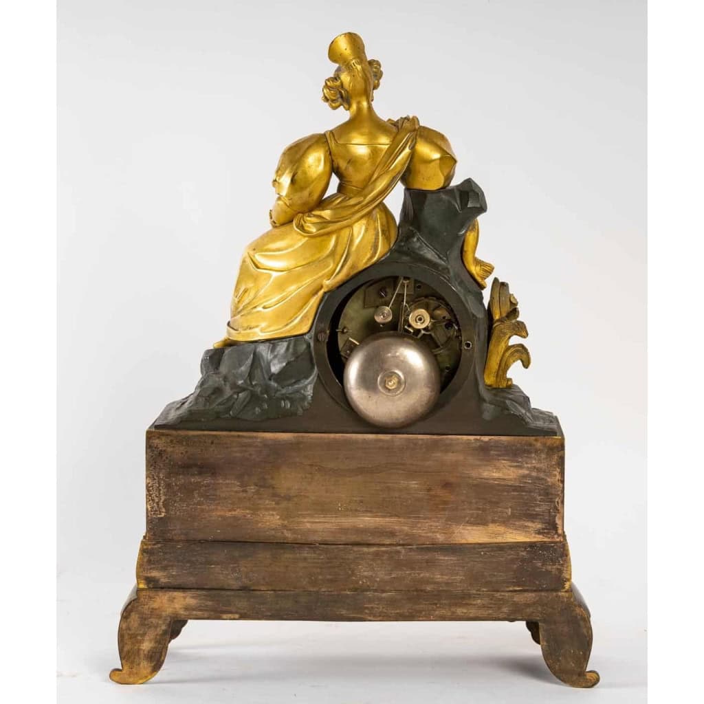 Pendule en bronze doré et patiné d’époque Napoléon III, XIXème siècle | Biron Pendule en bronze doré et patiné d'époque Napoléon III, XIXème siècle