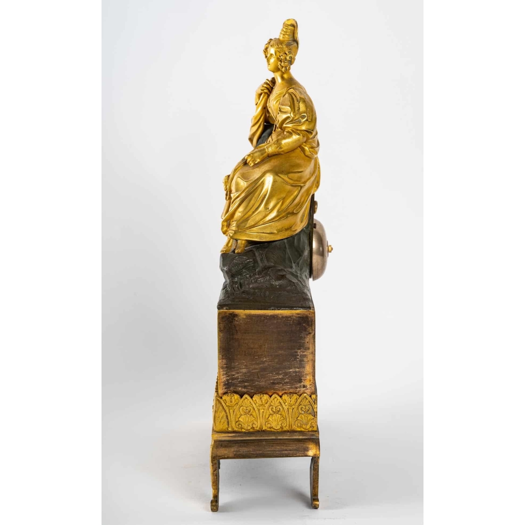 Pendule en bronze doré et patiné d’époque Napoléon III, XIXème siècle | Biron Pendule en bronze doré et patiné d'époque Napoléon III, XIXème siècle