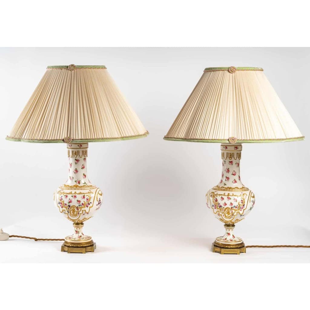 Paire de lampes en porcelaine XIXème | Biron |||||||||||