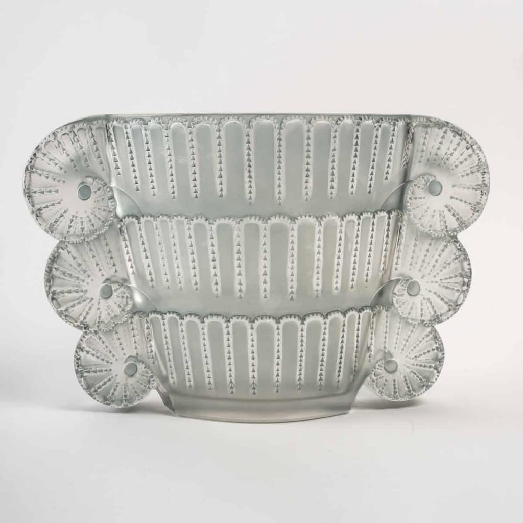 Vase « Jaffa » Verre Blanc Patiné Bleu de René LALIQUE | Biron Vase "Jaffa" Verre Blanc Patiné Bleu de René LALIQUE