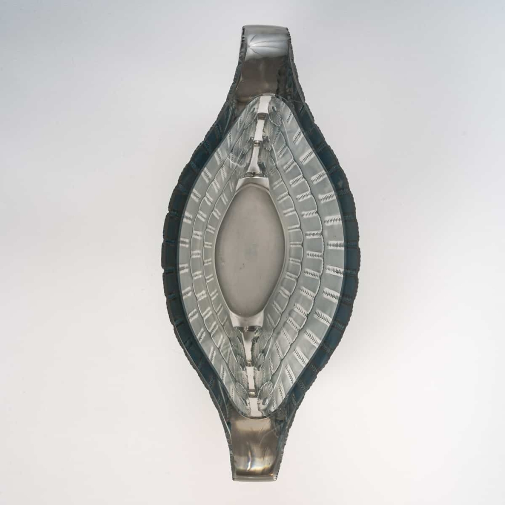 Vase « Jaffa » Verre Blanc Patiné Bleu de René LALIQUE | Biron Vase "Jaffa" Verre Blanc Patiné Bleu de René LALIQUE