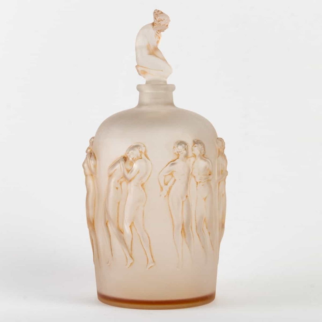 Vase "Douze Figurines avec Bouchon Figurine" Verre Blanc Patiné Sépia de René LALIQUE