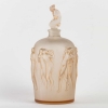 Vase "Douze Figurines avec Bouchon Figurine" Verre Blanc Patiné Sépia de René LALIQUE