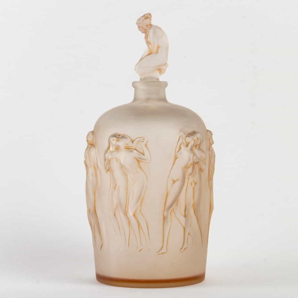 Vase "Douze Figurines avec Bouchon Figurine" Verre Blanc Patiné Sépia de René LALIQUE