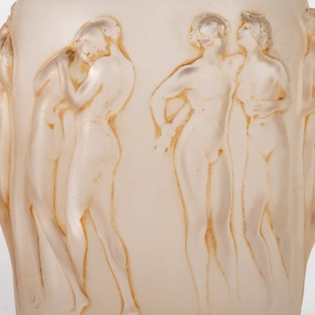 Vase "Douze Figurines avec Bouchon Figurine" Verre Blanc Patiné Sépia de René LALIQUE